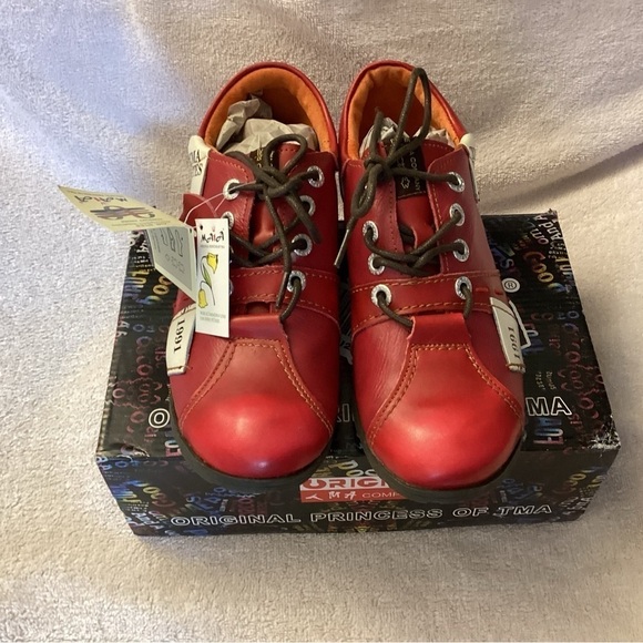 NIB TMA Eyes Womens Lace Up Leather Sneaker Loafer Red size 7.5
